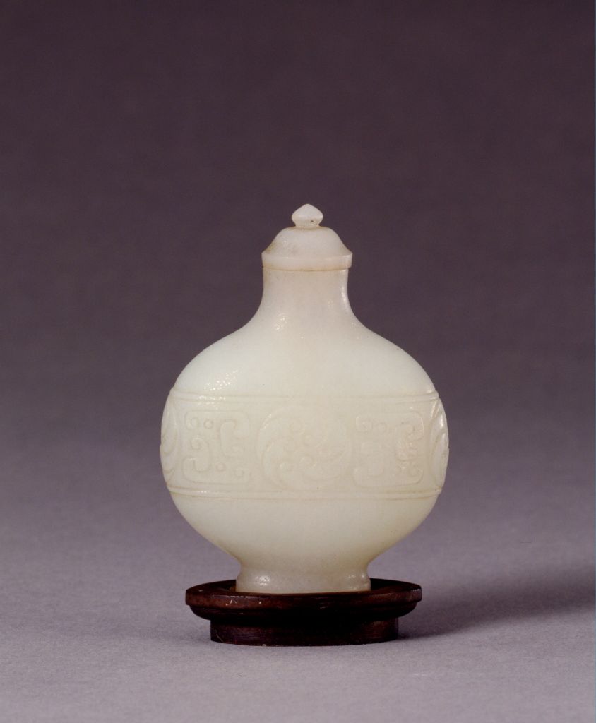 图片[1]-White Jade Hook Cloud Pattern Cigarette Bottle-China Archive